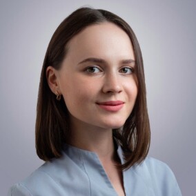 Зырянова Алина Андреевна, стоматолог-терапевт