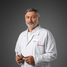 Хугаев Эдуард Викторович, онколог