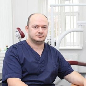 Омаров Далгат Асадалиевич, стоматолог-хирург