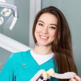 Лагунова Алина Евгеньевна, стоматолог-терапевт